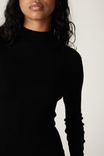 Load image into Gallery viewer, Cable - Seamless Merino Turtle Neck
