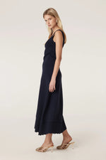 Load image into Gallery viewer, Villa Crepe Knit Scallop Skirt Navy

