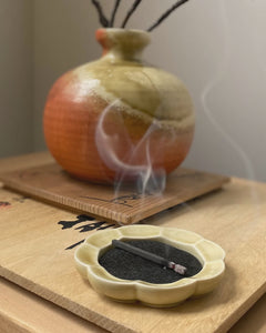 Hibi : seto porcelain incense dish - sand