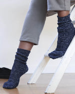 Load image into Gallery viewer, nishiguchi kutsushita: boston hemp cotton socks - Midnight
