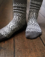 Load image into Gallery viewer, Nishiguchi Kutsushita Wool Jacquard Socks Lantern Gray
