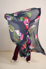 Load image into Gallery viewer, POM Shawl Violets
